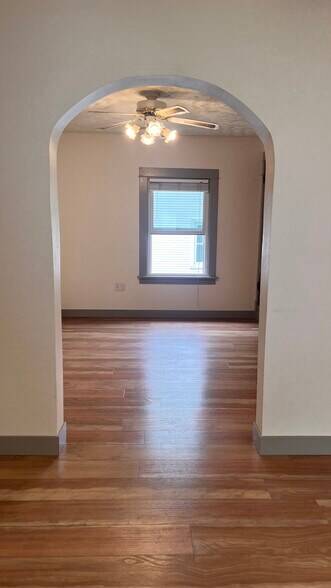 Building Photo - 7204 Elmwood Ave