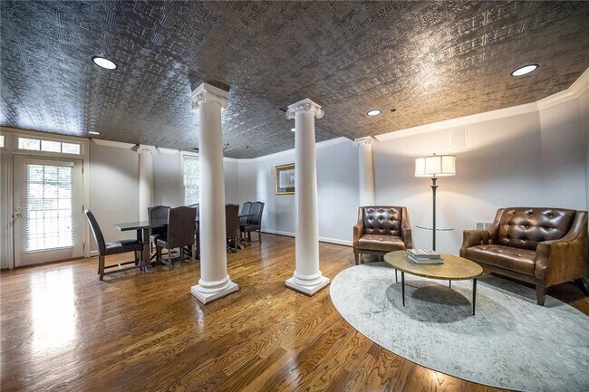 Building Photo - 1735 W Peachtree St NE