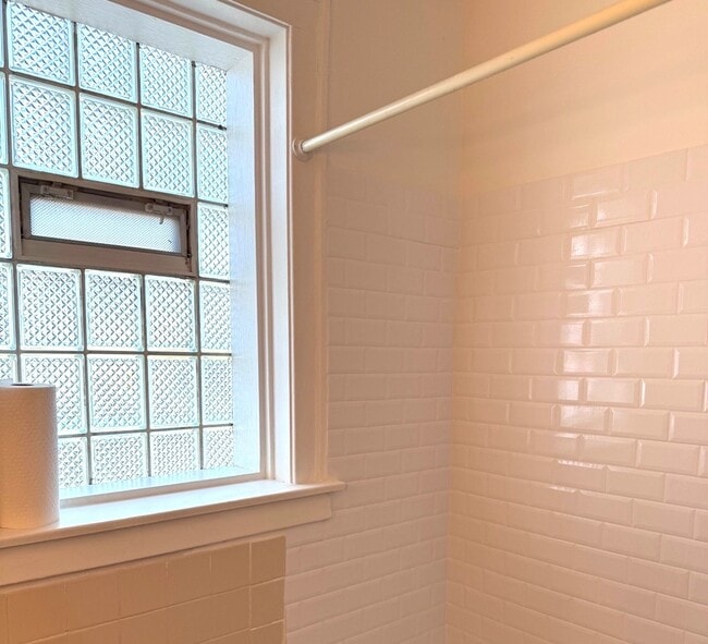 Building Photo - 12754 S Union Ave