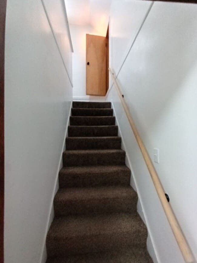 Building Photo - 3 bedroom 1.5 bath brick bungalow - AVAILA...