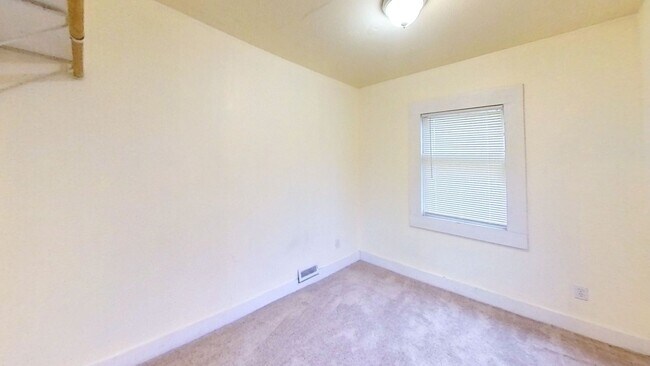 Building Photo - Single Family home located in the York Neighborhood