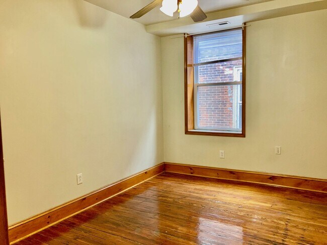 Building Photo - 1231 S 47th St