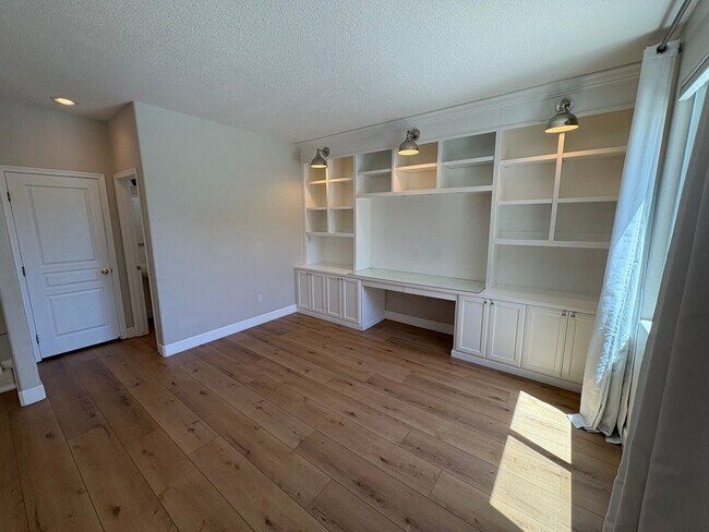 Building Photo - NW Two story home, located in Foxwood subd...