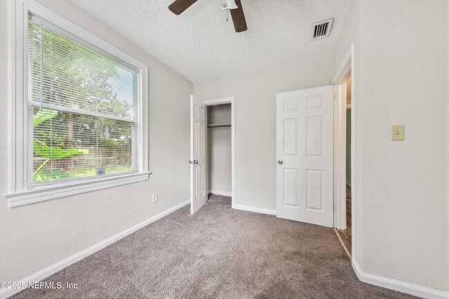 Building Photo - 4848 Plymouth St