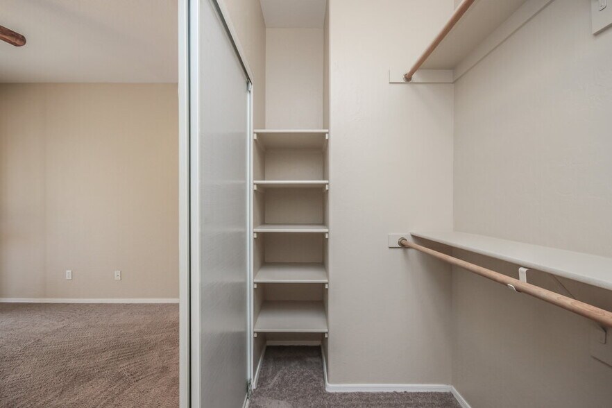 Building Photo - 11170 W Holly St