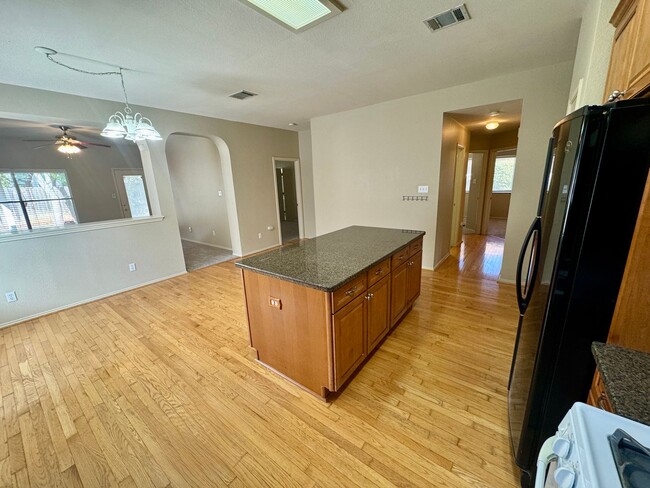 Building Photo - SW Austin: 3BD 2BA House for Rent