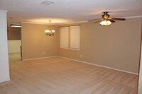 Building Photo - 4 BR 2 BA home for Lease in Lovely Harriet...