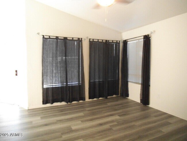 Building Photo - 1341 E Cathedral Rock Dr