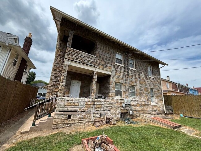 Building Photo - 401 Stanley St