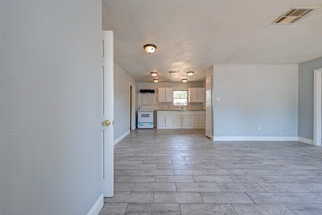 Building Photo - 5859 Westover St