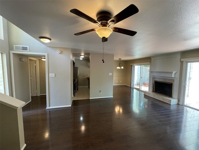 Building Photo - 12315 Glenview Dr