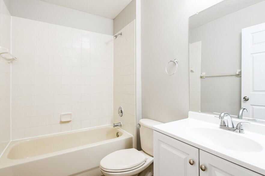 Building Photo - 417 Halstead Dr