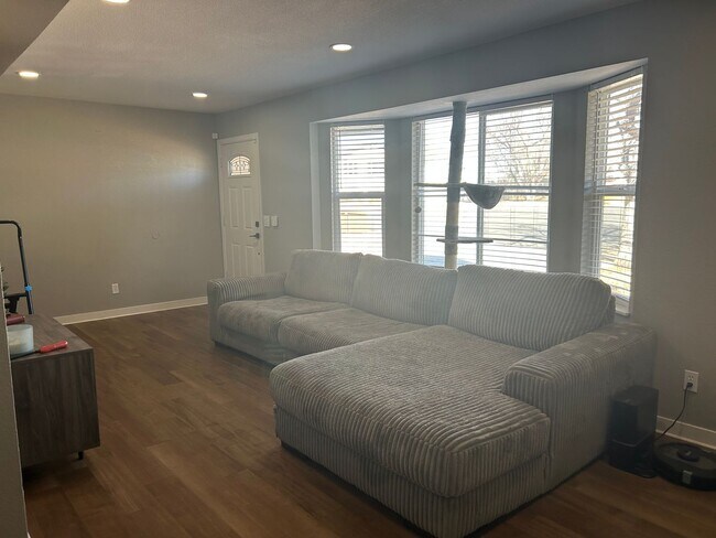 Building Photo - Single Family 3 bedroom, 1.5 bath