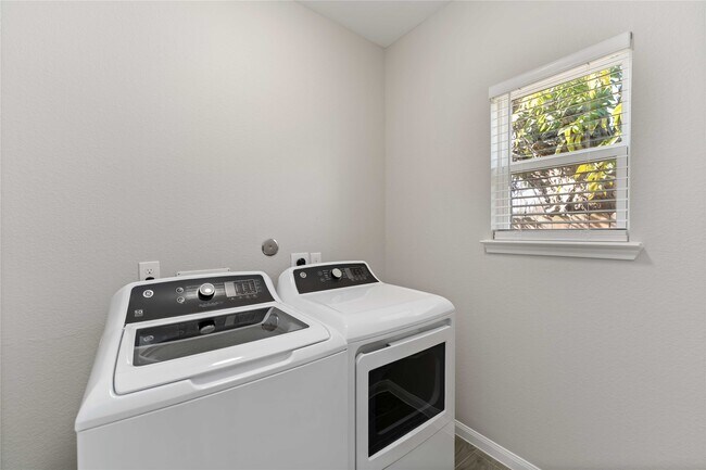 Building Photo - 9711 Beckley St