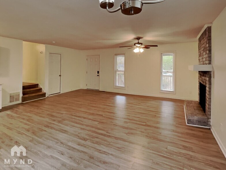 Building Photo - 456 Hardy Way