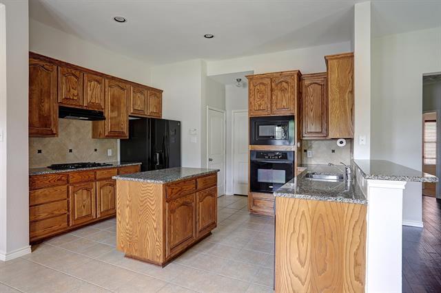 Building Photo - 5700 Broken Spur