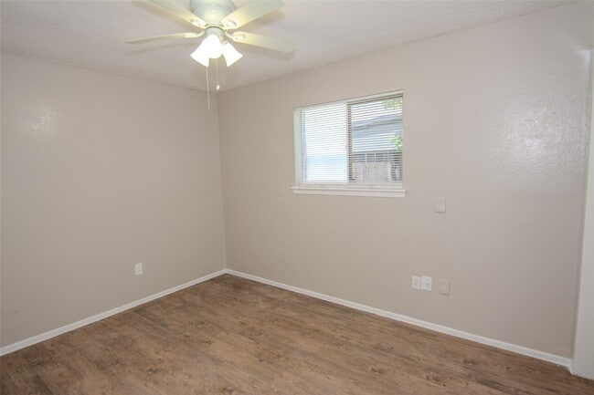 Building Photo - 9311 Golden Wood Ln