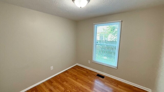 Building Photo - WEST SIDE 3 BEDROOM RANCH AVAILABLE NOW!