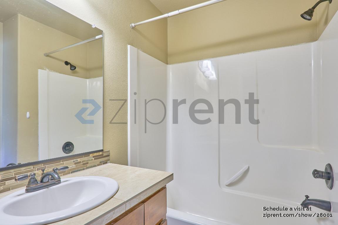Building Photo - 2610 Princeton Pl