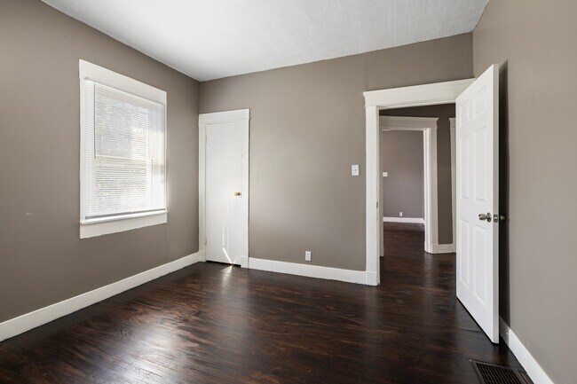 Building Photo - 835 S 38th St