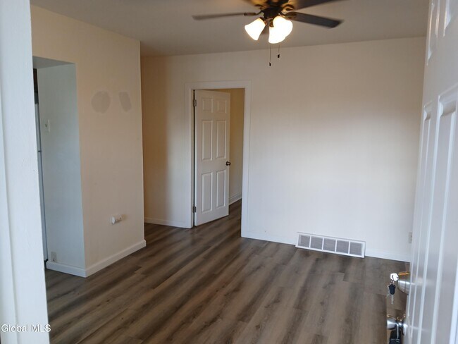 Building Photo - 405 3rd Ave