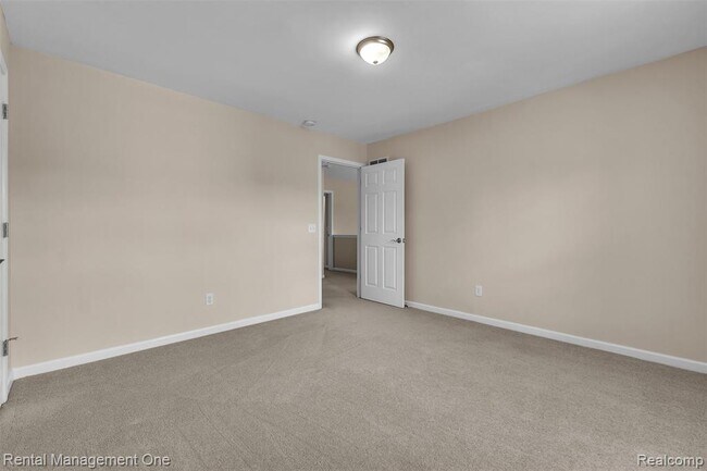 Building Photo - 41590 Mitchell Rd