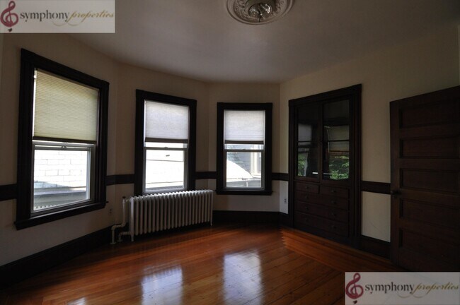 Building Photo - 100 Calumet St