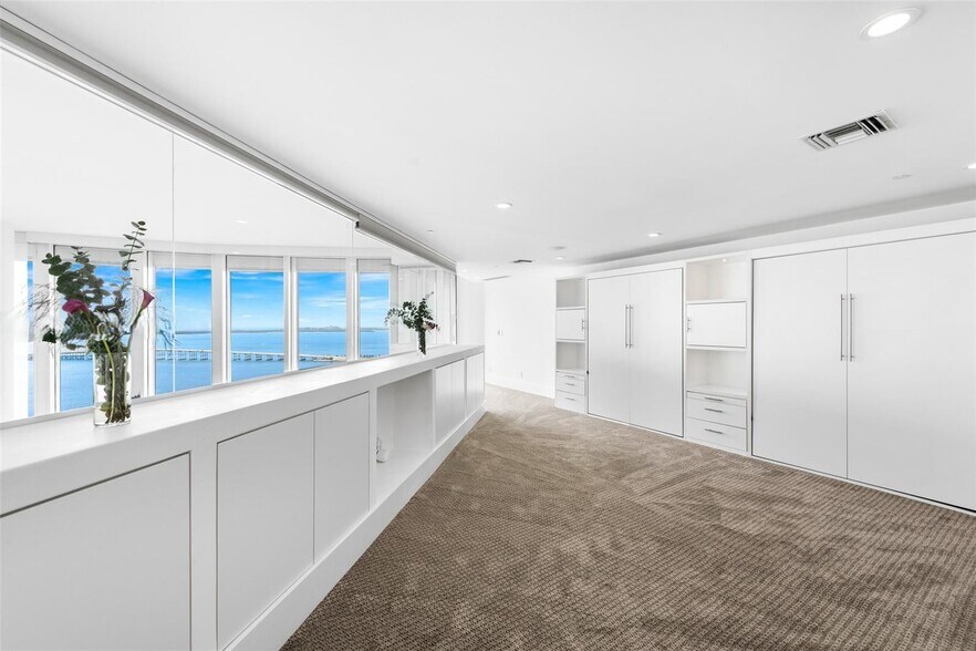 Building Photo - 1643 Brickell Ave
