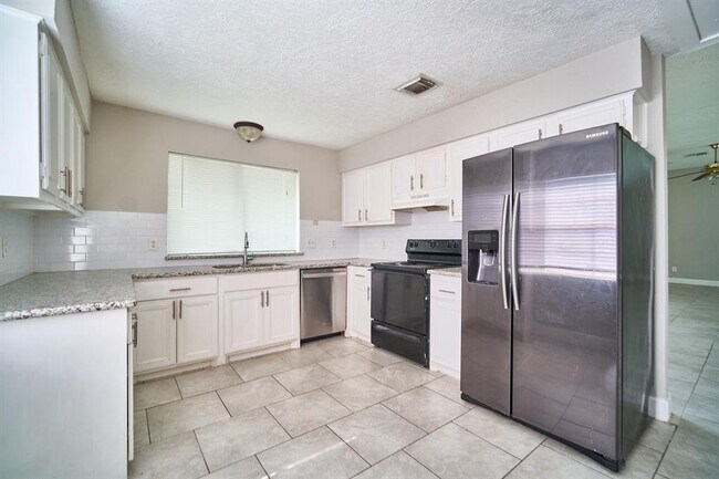 Building Photo - 923 Kenforest Dr