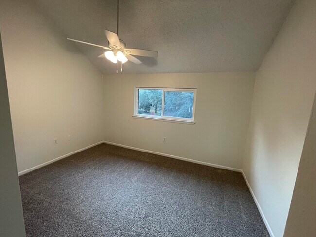 Building Photo - 30 Marina Cove Dr