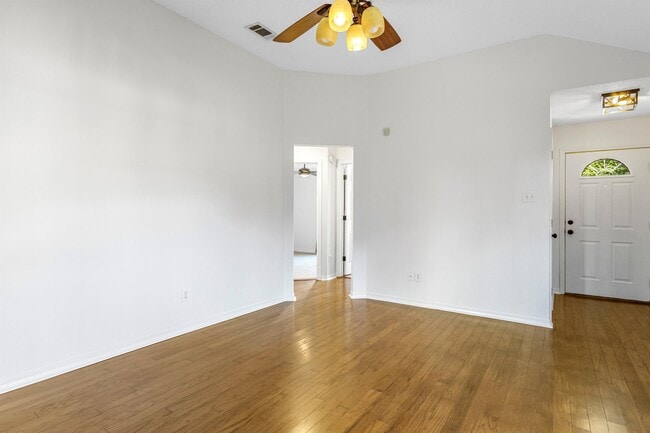 Building Photo - 618 Westchase Ct S