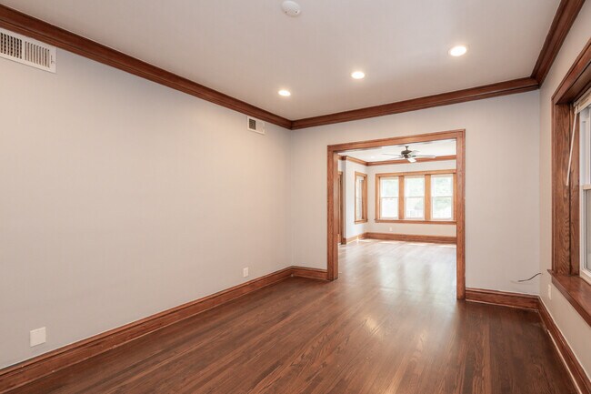 Building Photo - 3312 N Kostner Ave