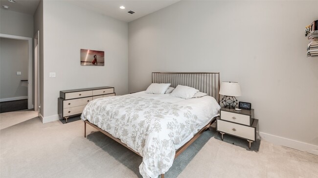 Building Photo - 1004 California St