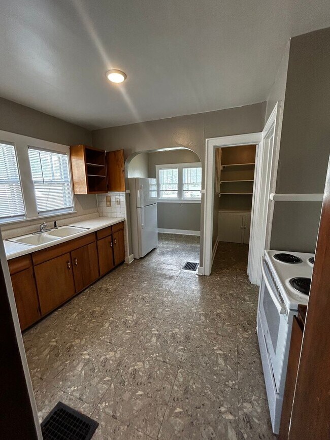 Building Photo - Washington Street Duplex