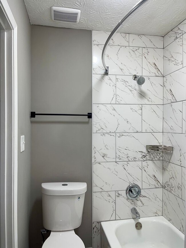 Building Photo - Totally Remodeled 2 Bed/1.5 Bath Ranch Style Duplex in a Quiet but Convenient Neighborhood!