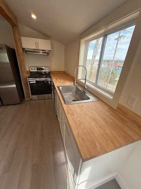 Building Photo - Walk to Downtown Norway from This Bright, Beautifully Renovated First-Floor Apartment