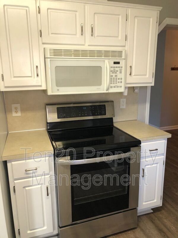 Building Photo - 6028 N Pointe Dr