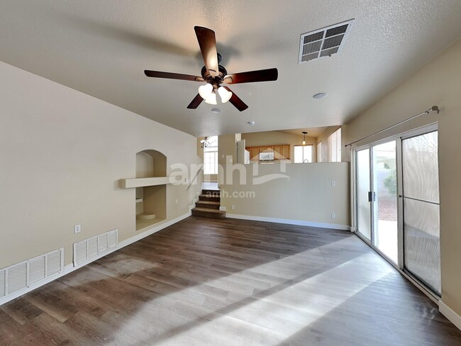 Building Photo - 9563 Lavarun Ct