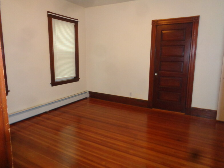 Building Photo - 61 Grove St