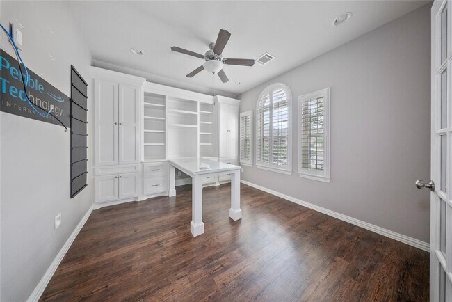 Building Photo - 3306 Benbrook Springs Ln