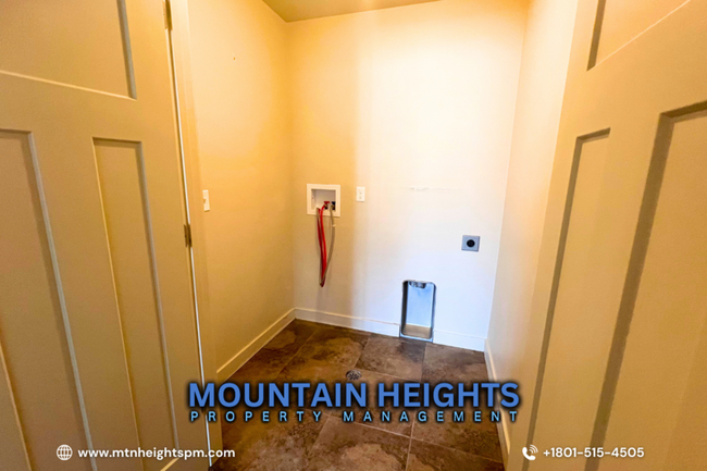 Building Photo - 14394 S Oakfield Way