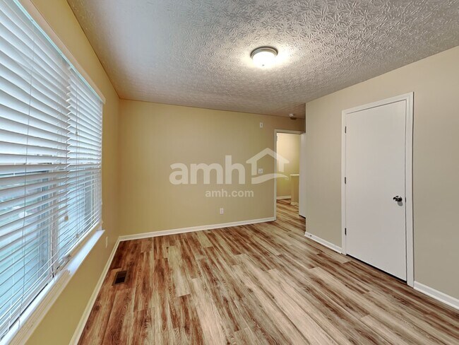 Building Photo - 42 Purple Finch Loop