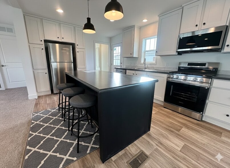 Building Photo - 29 Cavalier St N