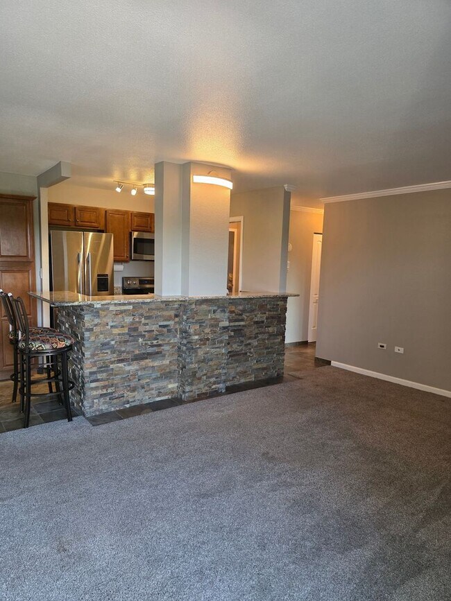 Building Photo - Remodeled 1 BDR in Capital Hill.  Location...