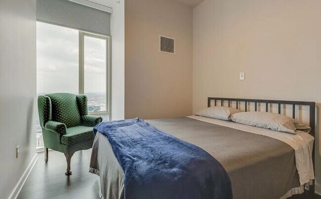 Building Photo - Highrise Condo in the Heart of Music City!