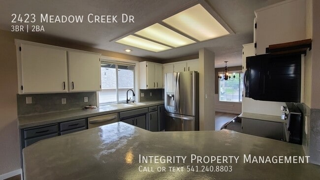 Building Photo - 2423 Meadow Creek Dr