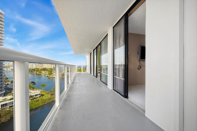 Building Photo - 20515 E Country Club Dr