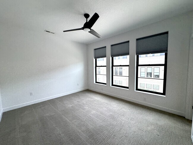 Building Photo - 1371 Keosauqua Way