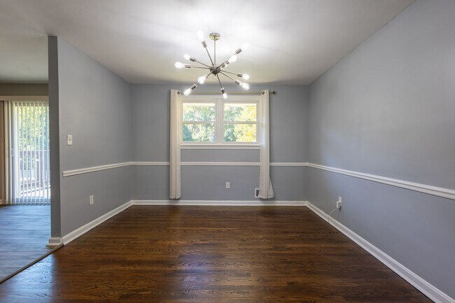 Building Photo - Amazing 5 BR/3 BA Single-Family Home in Te...