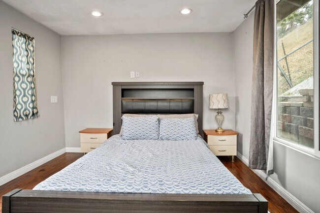 Building Photo - 4 Bed | 2.5 Bath Home in Spring Valley with Detached Office Suite!